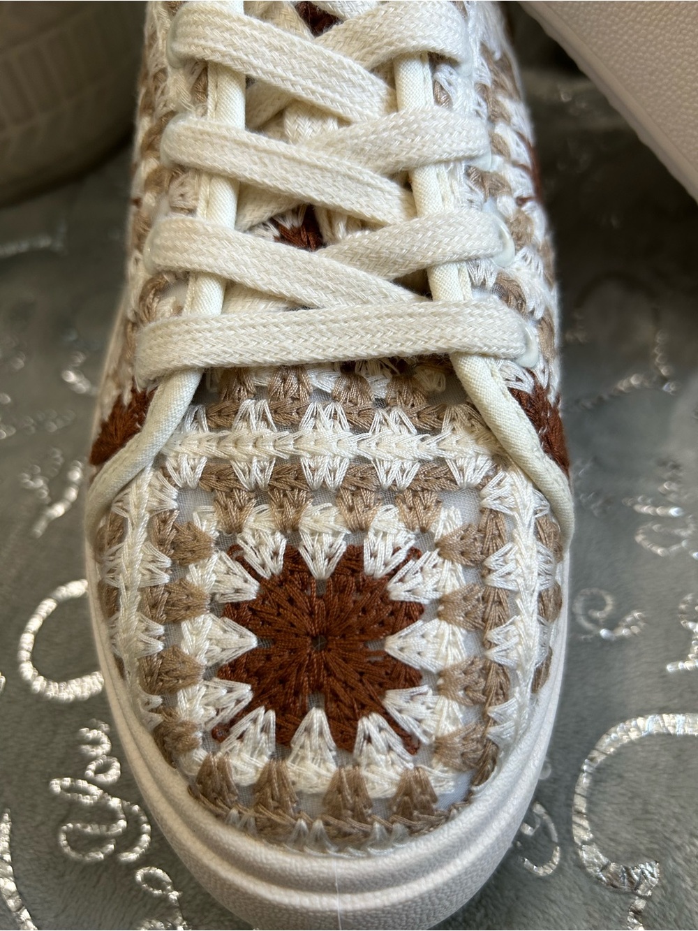 NEW DL1961, Size 7.5, Cream & Brown, Granny Square Crochet Platform Sneakers - Picture 3 of 6